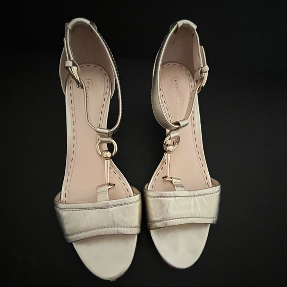 Coach Inez T-Strap sandal with kitten heel I Color: Gold I Size: 8.5 - Picture 1 of 9